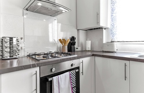 Chase House | Modern, Clean, Stylish & Totally Hassle-Free!