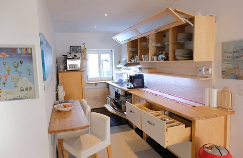 Feldkirchen-Westerham Apartment | Modern cozy holiday apartment with wifi and int. IPTV garden EC