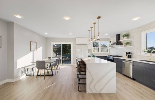 Edgemar - Pacific Manor House | Modern Coastal Retreat with Ocean Views with pool table up to 19 guests