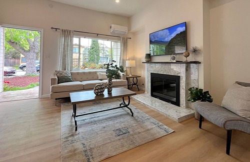 Shoreview House | Modern Comfort 2BR w/AC: 10 min SFO + Parking, 617
