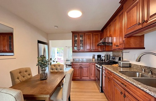 Shoreview House | Modern Comfort 2BR w/AC: 10 min SFO + Parking, 617