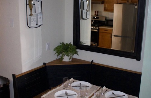Cottonwood Apartment | Modern Comfort at The Cottonwood Vine- Cozy Retreat w/Desk & Spacious Yard