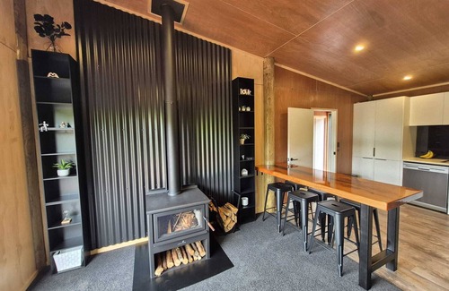 Collingwood House | Modern Comfort in Collingwood - Brand New Holiday Home
