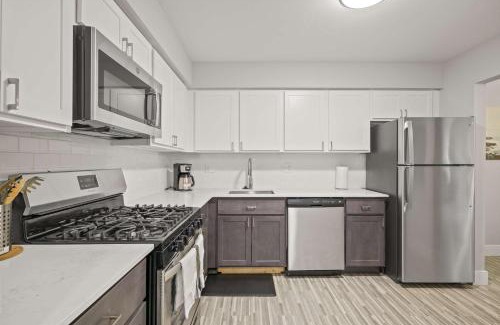 Rochester Apartment | Modern Comfort in Rochester Perfect Getaway