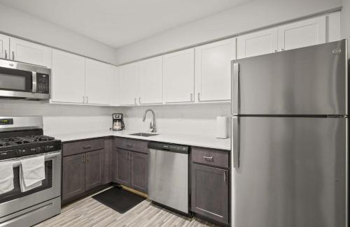 Rochester Apartment | Modern Comfort in Rochester Perfect Getaway