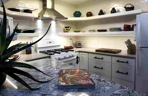 Agua Fria House | Modern Comfort Meets Santa Fe Charm – 2BR/2BA Retreat