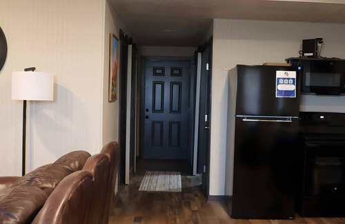 Floydada Apartment | Modern Comfort Suite - Villa B