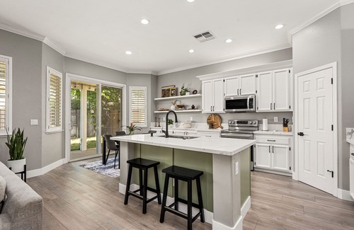 Lincoln House | Modern & Comfortable Lincoln Home w/Luxe Master Bedroom