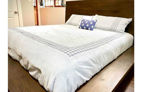 Plato Center House | Modern-comfortable-private suite Beautiful Dundee