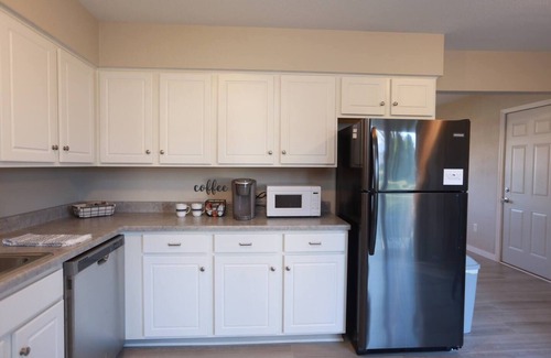 Archbold Condo | Modern Condo in Archbold - Near I-80