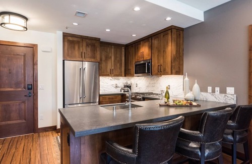 South Lake Tahoe Condo | Modern Condo Near the Marina + Gondola | Fireplace