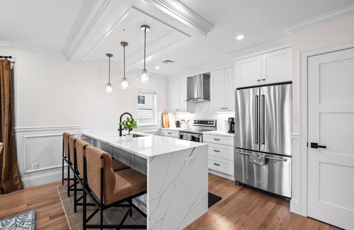 Forest Hills - Woodbourne House | Modern Condo | Walk-Out Basement | Near Train