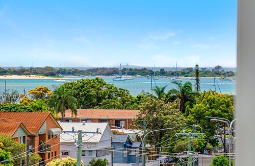 Southport Apartment | Modern Contemporary Southport Apartment - CoastHM