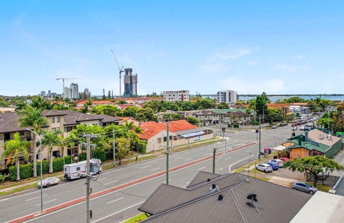 Southport Apartment | Modern Contemporary Southport Apartment - CoastHM