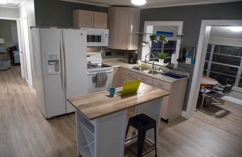 Lake Panasoffkee House | Modern Conveniences with Old Florida Charm