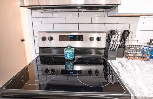 Franklin Park Apartment | Modern Convenience ! Near Franklin Park! 1 BR Apt!