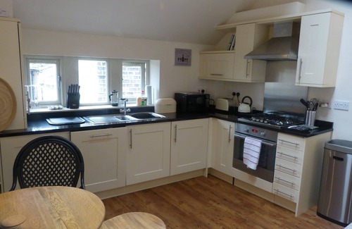 Honley Cottage | Modern cottage - 1 mins walk from village centre and surrounding countryside