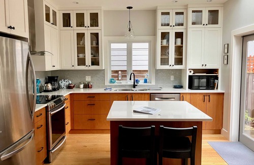 Sidney House | Modern Cottage-Style House Close to all Amenities and the Ocean in Sidney BC.