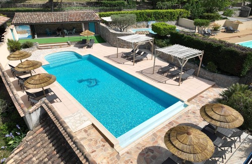 Joyeuse House | Modern cottage, swimming pools, playground, village of enclosed and tree-lined cottages
