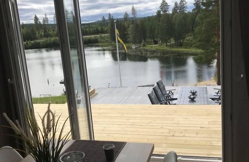 Hällfors House | Modern cottage with fantastic lakeside location