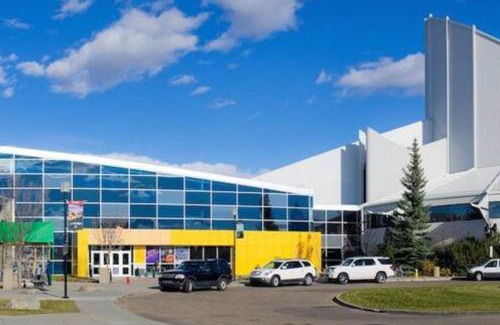 West Edmonton Apartment | Modern Country Retreat-5 min to DTN-U/G Parking