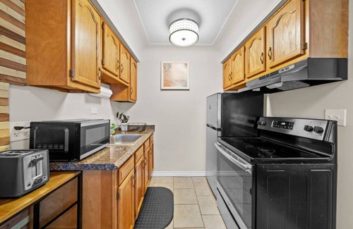 Shelby Township Apartment | Modern Cozy 1 Bedroom Apartment in Shelby Township