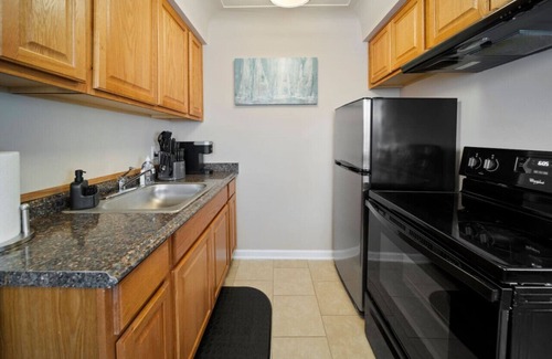 Shelby Township Apartment | Modern Cozy 1 Bedroom Apartment in Shelby Township