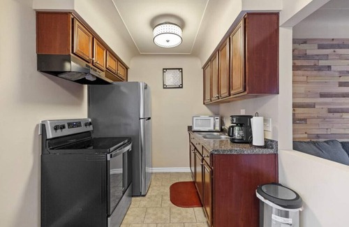 Shelby Township Apartment | Modern Cozy 2b apt in Shelby Twp