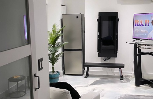 Belleville Apartment | Modern Cozy Apartment - Near American Dream Theme Park & NYC