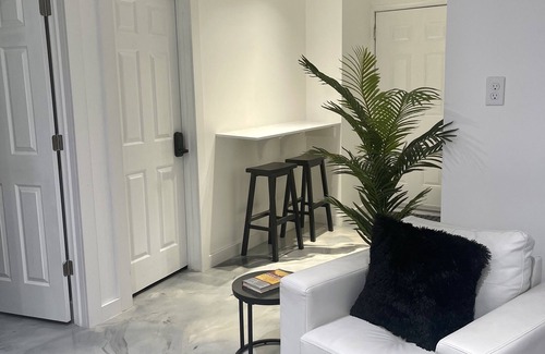 Belleville Apartment | Modern Cozy Apartment - Near American Dream Theme Park & NYC