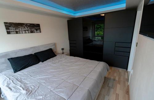 Weiden in der Oberpfalz Apartment | Modern Cozy Apartment With Stars