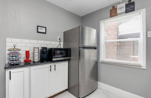 Grosse Pointe Apartment | Modern & Cozy East Side Gem ~ Queen Beds