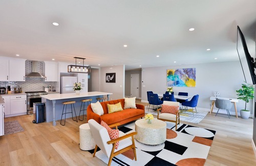 Southeast Anaheim House | Modern Cozy Family Vacation Home with yard and fireplace
