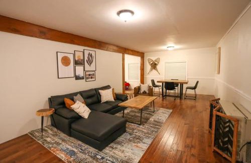 Center Conway House | Modern & Cozy Getaway House near Conway lake - Pet Friendly