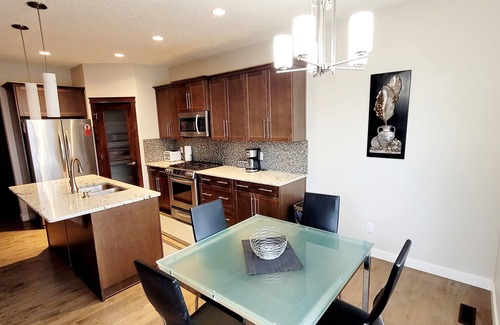 Symons Valley House | Modern Cozy Home in Calgary NW. 3 Bed+3 bath, 2 car Garage-near canmore/banff