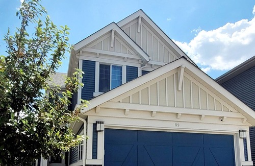Symons Valley House | Modern Cozy Home in Calgary NW. 3 Bed+3 bath, 2 car Garage-near canmore/banff