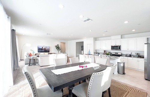 Colton House | 🌟Modern & Cozy Home with Mountain View near Downtown Riverside🌟