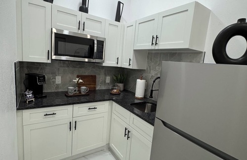 Sulphur Springs Apartment | Modern & Cozy Studio— Stylish ComfortnAwaits