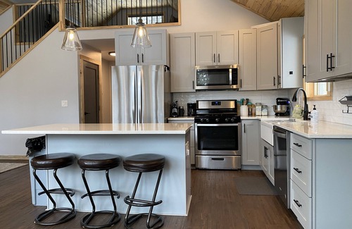 Alma Cabin | Modern, Creekside, Family Friendly Mountain Home w/Hot Tub - Sense of Adventure Retreat