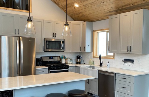 Alma Cabin | Modern, Creekside, Family Friendly Mountain Home w/Hot Tub - Sense of Adventure Retreat