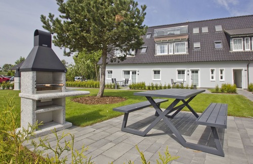 Gross Zicker Apartment | Modern vacation apartment with private terrace - Haus Inselwind FeWo MEERzauber