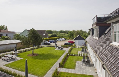 Gross Zicker Apartment | Modern vacation apartment with private terrace - Haus Inselwind FeWo MEERzauber