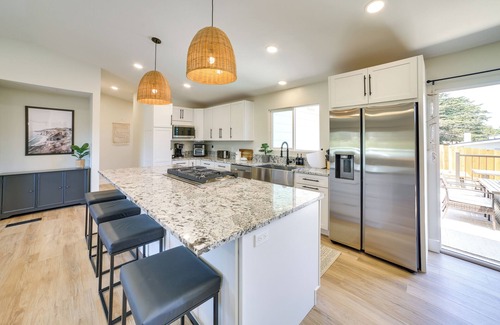 Del Rey Oaks House | Modern Del Rey Oaks Retreat: 2 Mi to Monterey Bay!