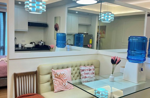Poblacion District Condo | Modern deluxe studio unit Abreeza Place, with WiFi/Netflix in Davao City