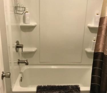 Tougaloo House | Modern Designer Townhouse 2Br Ideal for Long Stays!