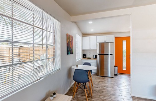 Palo Verde House | Modern Dog-Friendly SW Retreat w/Covered Parking & Pastries Delivered To You!