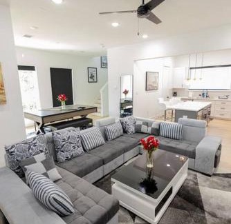 South Central Houston House | Modern Dream Townhouse