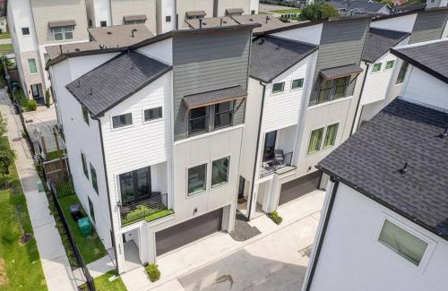 South Central Houston House | Modern Dream Townhouse