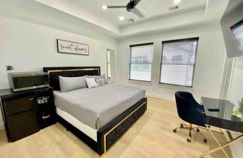 South Central Houston House | Modern Dream Townhouse