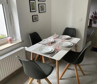 Friedland Apartment | Modern eingerichtet-stadtnah-Ferienwohnung mit Geschirrspüler und Waschmaschine